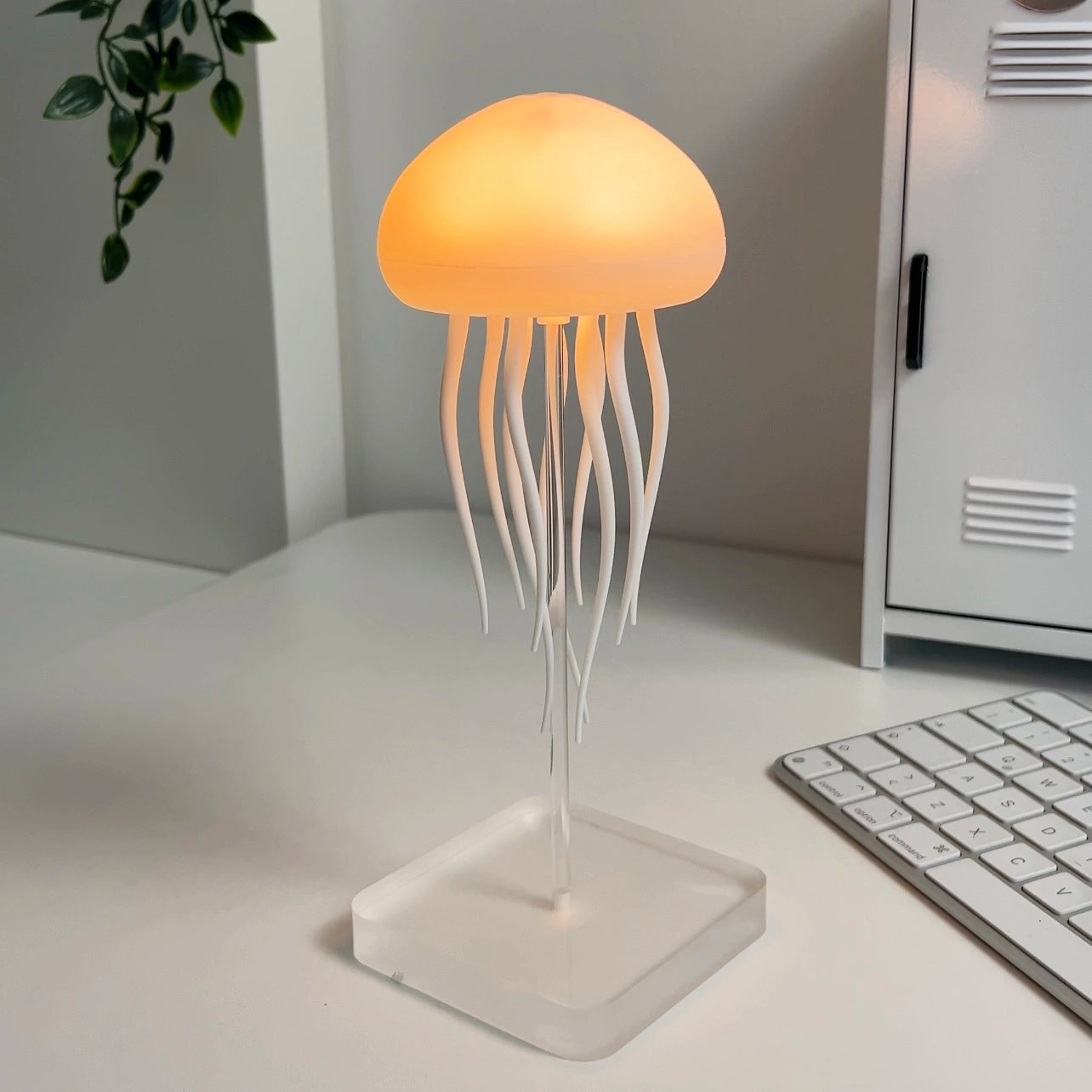 Jellytel's Dancing Jellyfish Lamp